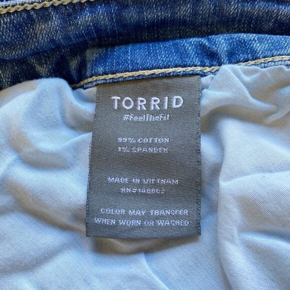 Torrid Jeans Womens 22 Crop Boyfriend Vintage Stretch Medium Wash Distressed - Picture 6 of 10